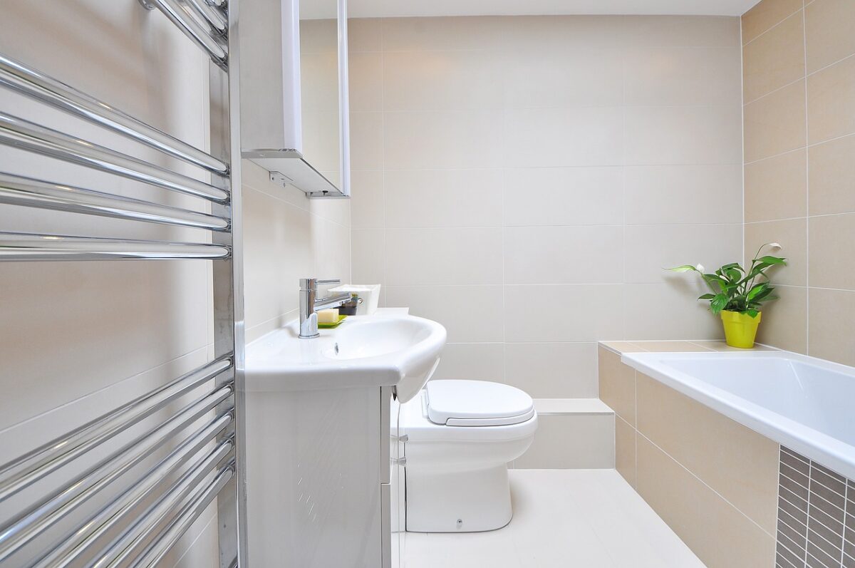 découvrez des idées inspirantes pour créer une salle de bains moderne alliant design épuré, matériaux contemporains et fonctionnalité. transformez votre espace en un havre de paix avec des conseils de décoration et des tendances actuelles.